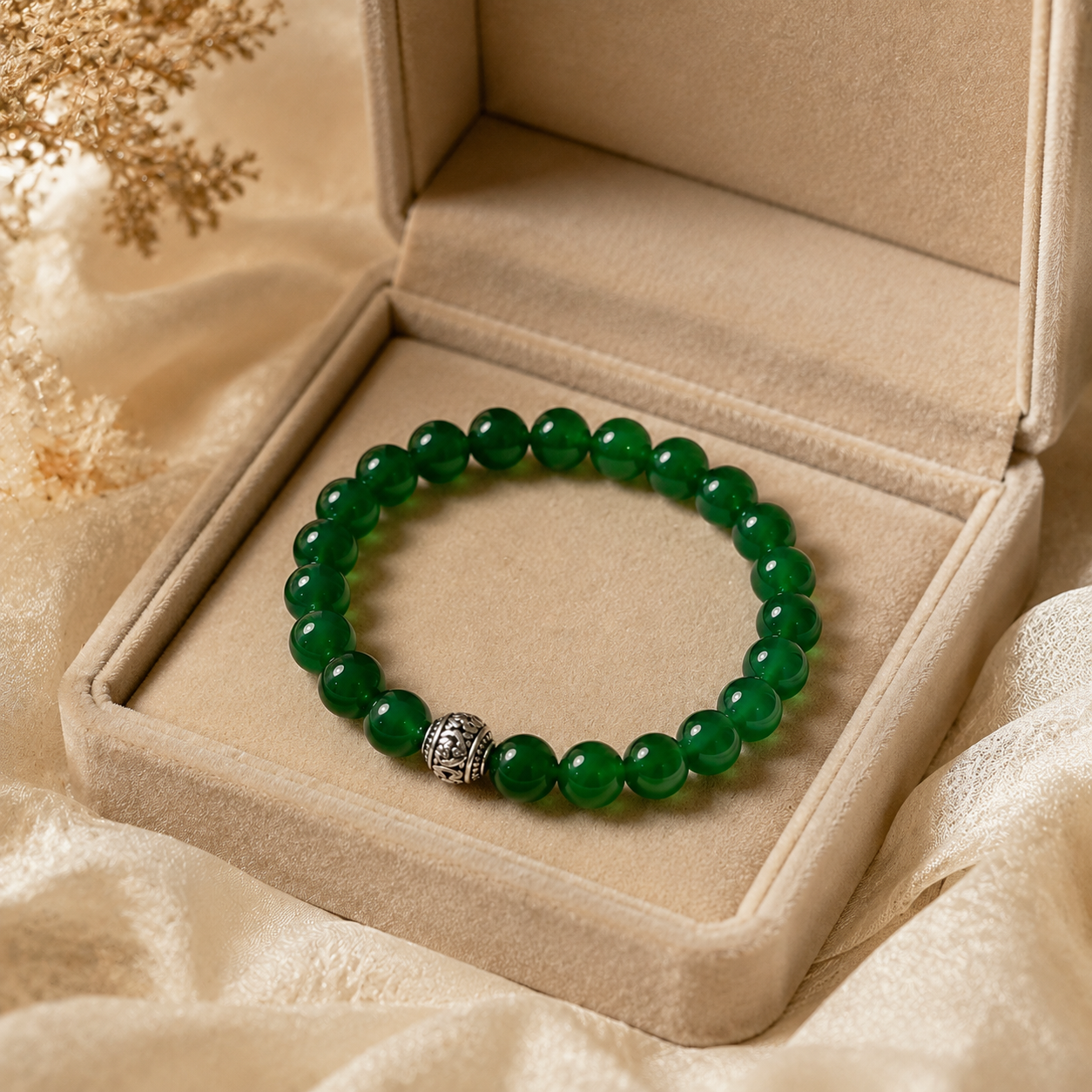 Natural Green Agate Bracelet – 8mm – beige velvet gift-box view