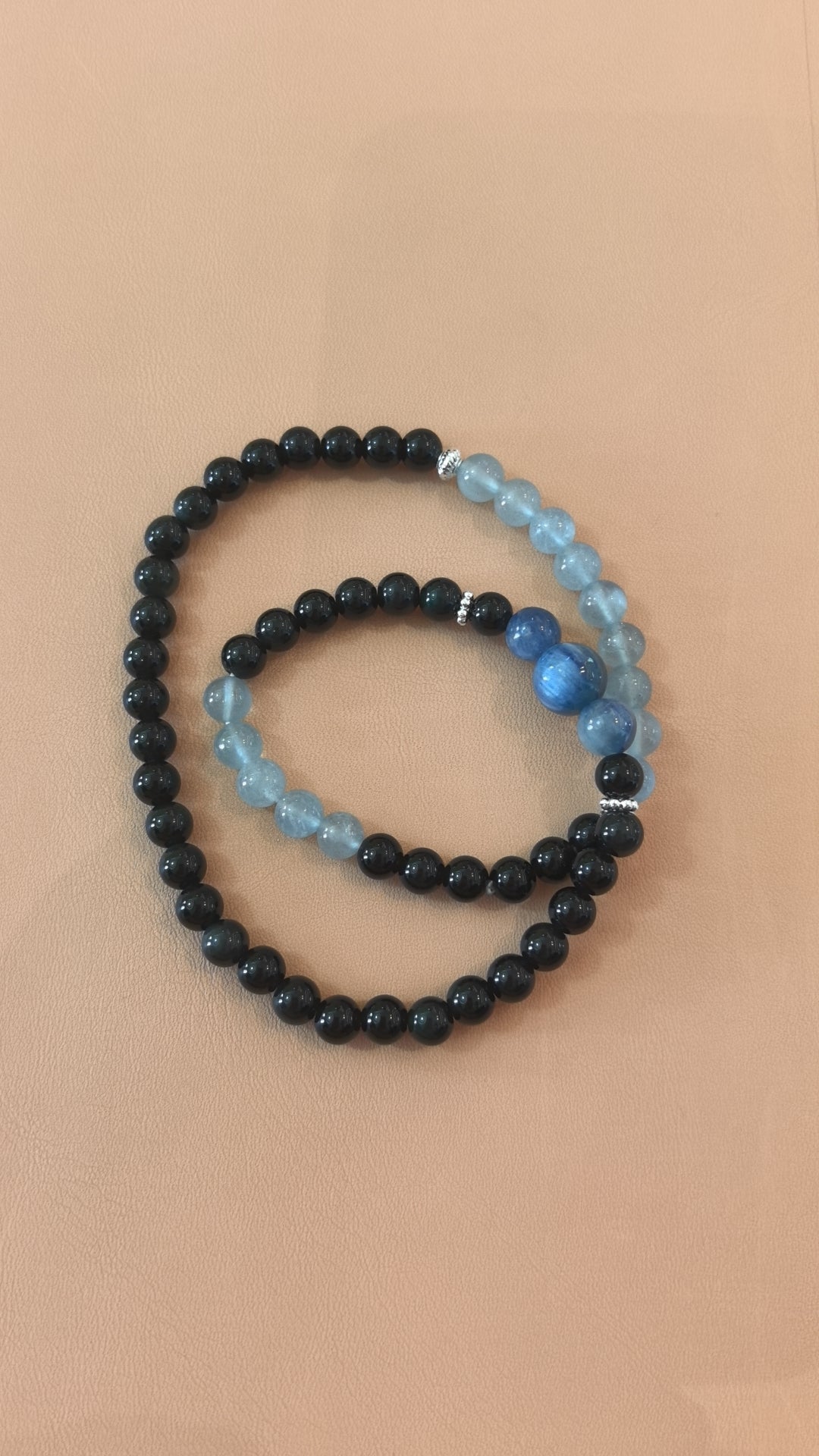 Aquamarine and obsidian double-wrap bracelet bead and design detail