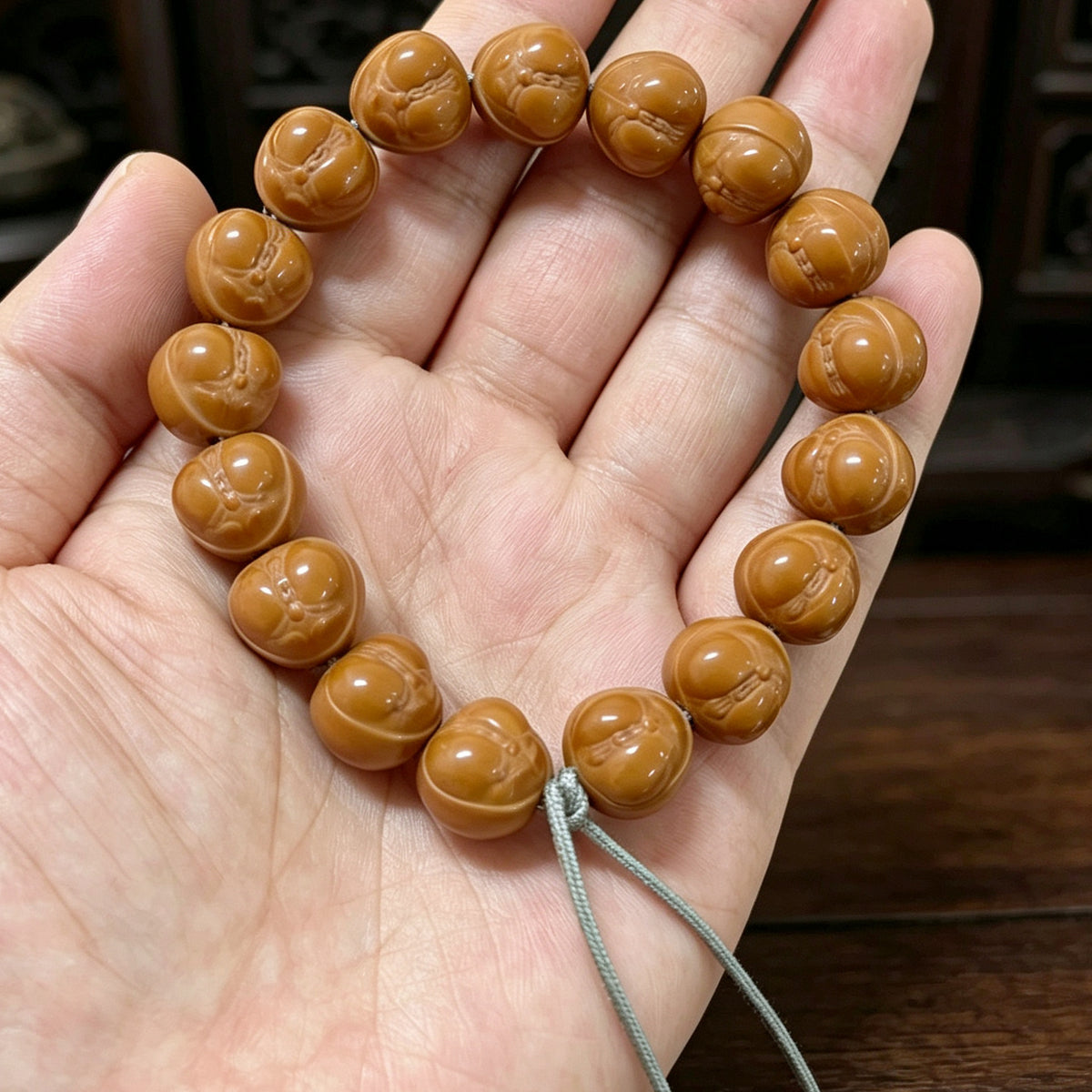 Peach walnut bead bracelet, Approx. 13 mm