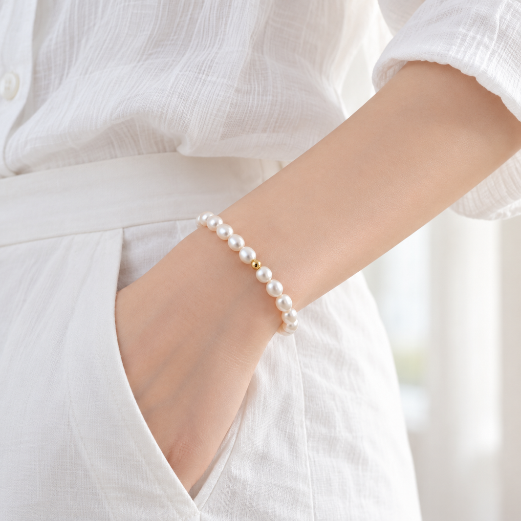 Side view of freshwater teardrop pearl bracelet on wrist