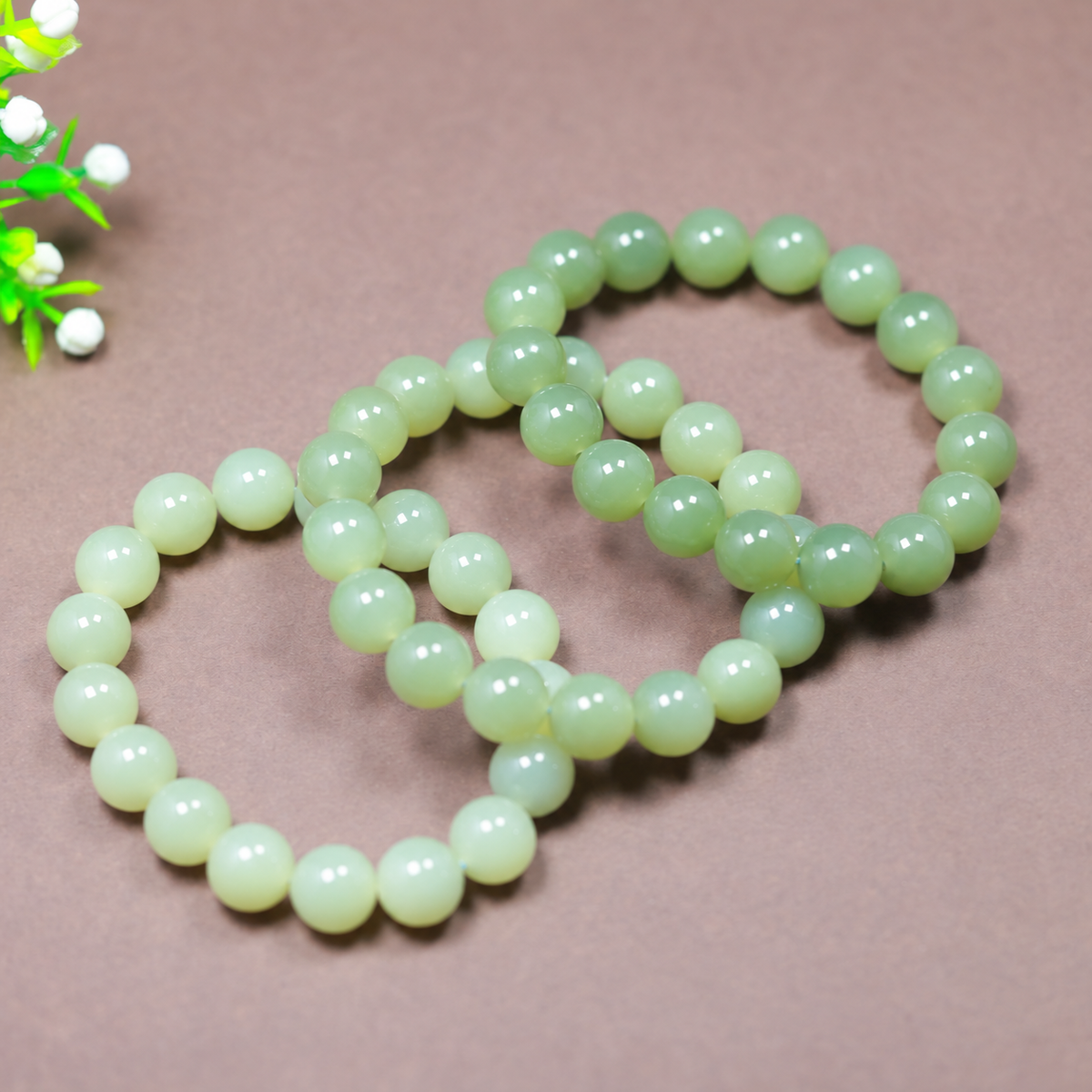 Green Hetian jade bead bracelet material and shape view