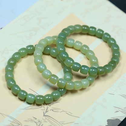 Green Hetian jade bead bracelet material and shape view