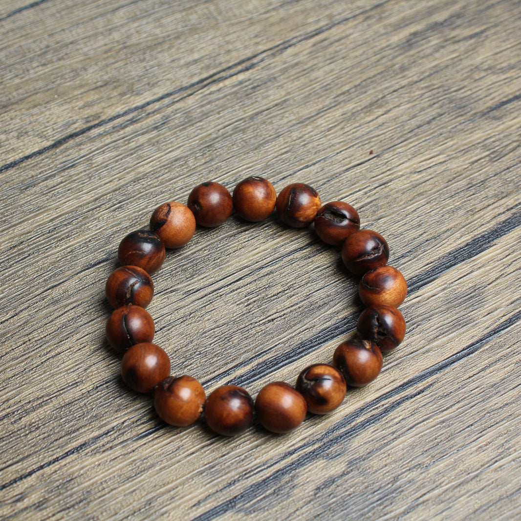 17-bead jujube wood bracelet on a wooden surface