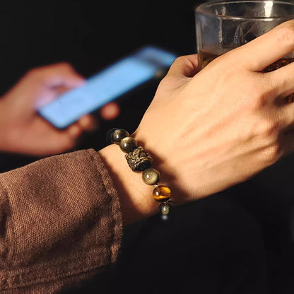 Lion dance obsidian bracelet original product and wearing photograph
