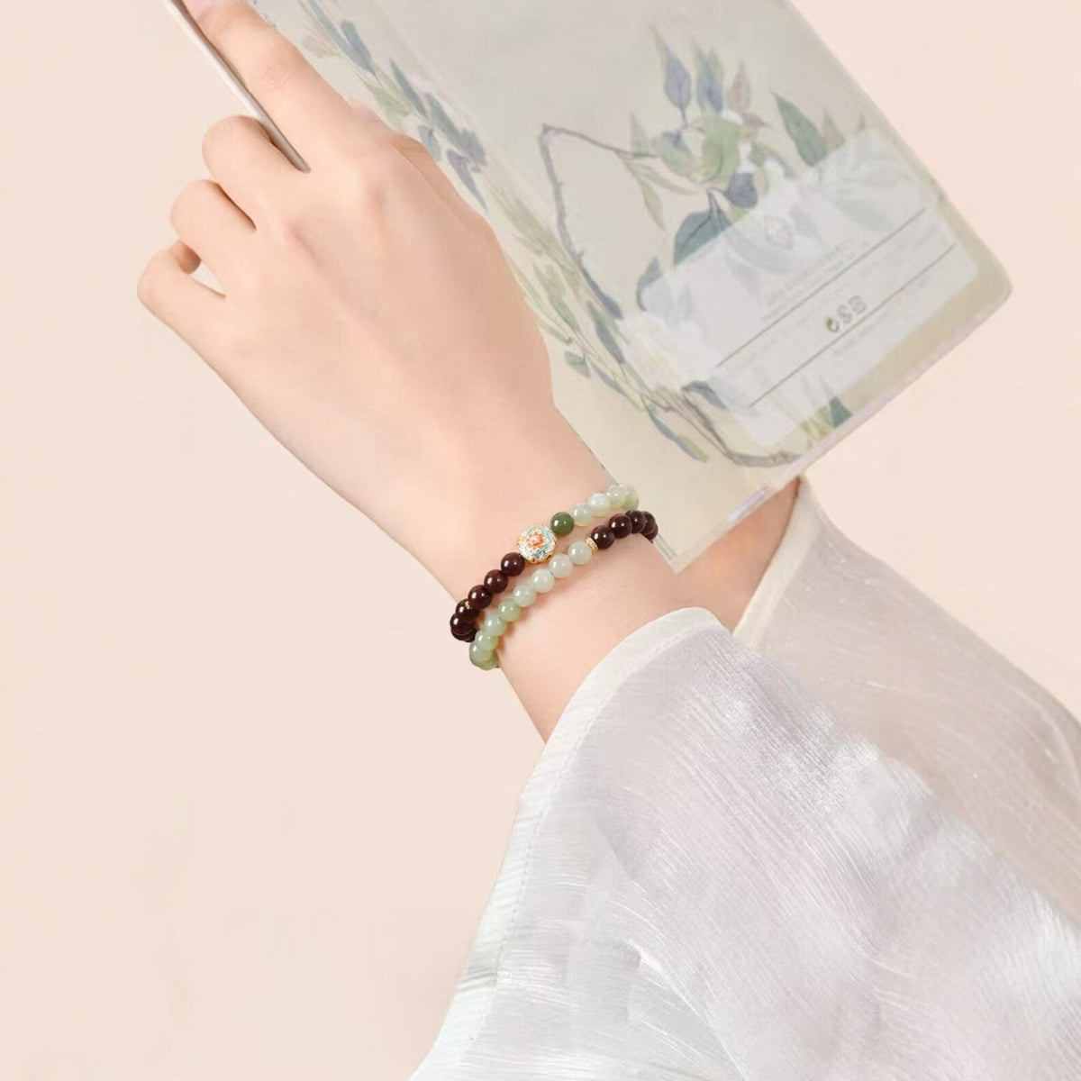 Red sandalwood and Hetian jade bracelet worn on the wrist