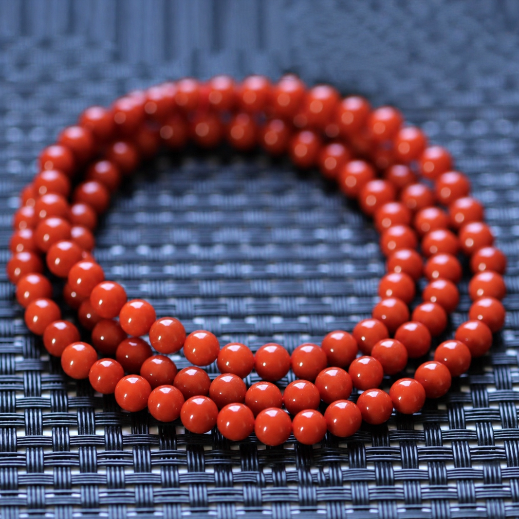 Nanhong red agate 108-bead strand – product view 2