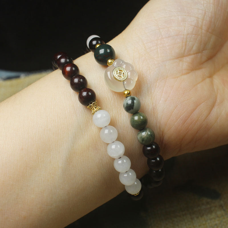 Dark wood and agate cat paw double-wrap bracelet – actual product photo 3